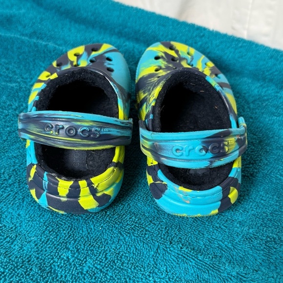 Crocs "Fuzz Lined" Classic Clogs Child's Sz 6 VGUC Marble Tie Dye - Picture 3 of 7